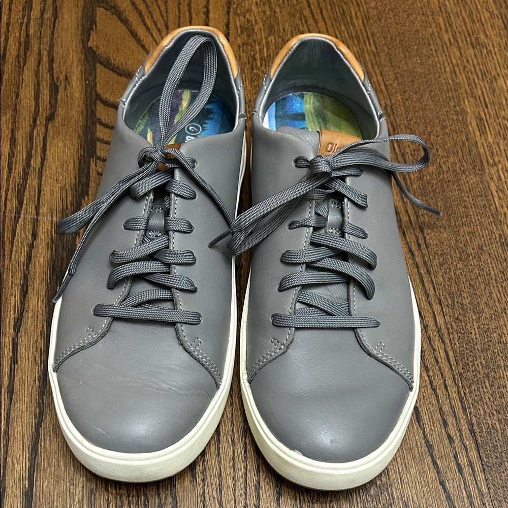 Men’s Olukai golf shoes “waialae”size 10. Wet grip rubber soles.